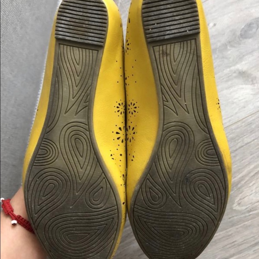 Lather Mustard Yellow Women's Flats, Size 6.5.
